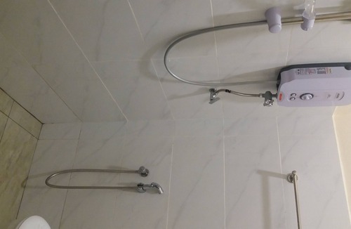 Sepang Ski Chalet | GLG KLIA Transit 3-Guests Room-G + Free drop off