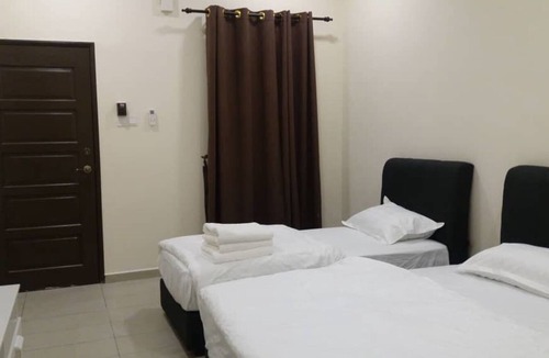 Sepang Ski Chalet | GLG KLIA Transit 3-Guests Room-G + Free drop off