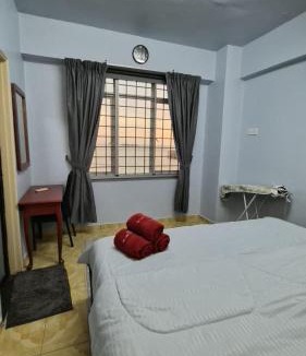 Taman Tanjung Apartment | Glory Beach Sunset View