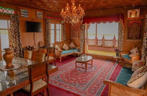Nagin Bagh Boat Rental | Golden Flower Heritage Houseboat