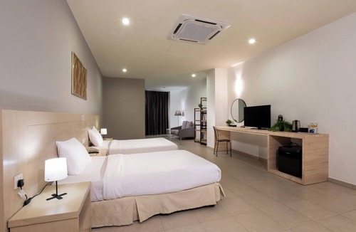 Tanjung Tokong Hotel | Golden View Serviced Apartment
