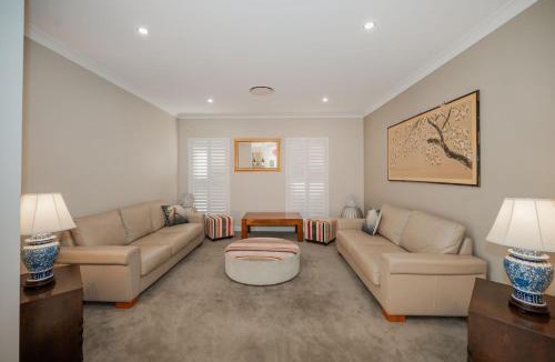 Hillvue House | Golf Course Retreat, 3BR Family Home with Stunning Views