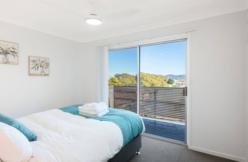 Narooma Apartment | Golfers View Unit 6 - conveniently located across the road from the magnificent Narooma Golf Club an