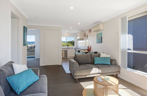 Narooma Apartment | Golfers View Unit 6 - conveniently located across the road from the magnificent Narooma Golf Club an