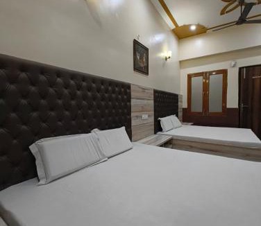 Govardhan Hotel | Gopal Dham