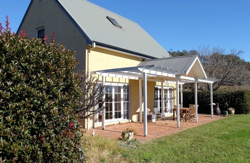 Mograni Cottage | Gorgeous 2 bedroom cottage at Mograni Creek Estate with vineyard, valley views