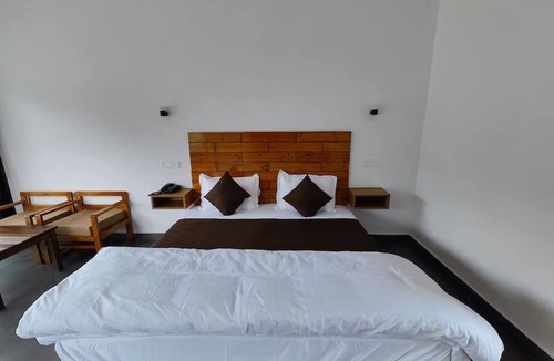 Gopalpur Hotel | Goroomgo Bagora Heights Palampur
