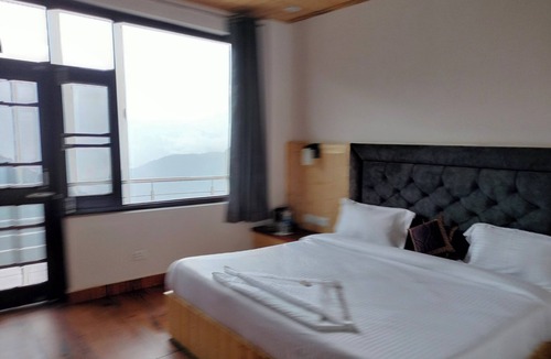 Dalhousie Hotel | Goroomgo Grand Kailash View Homestay Himachal Pradesh