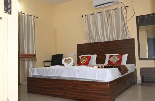 Bhubaneshwar Hotel | Goroomgo Green Akress Bhubaneswar-Comfortable Bed with impressive service