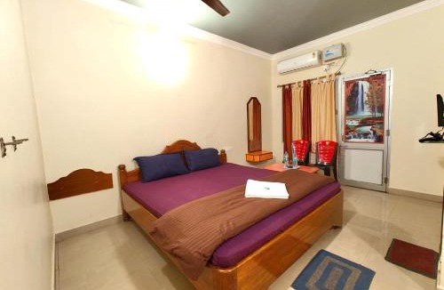Puri Hotel | Goroomgo Hotel Rajeshwari Puri Near Sea Beach