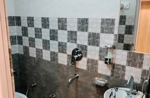 Mandi Hotel | Goroomgo Koyal Mandi