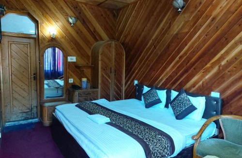 Nainital Hotel | Goroomo Hotel Lake View Mall Road Nainital - Prime Location - Best Selling Hotel
