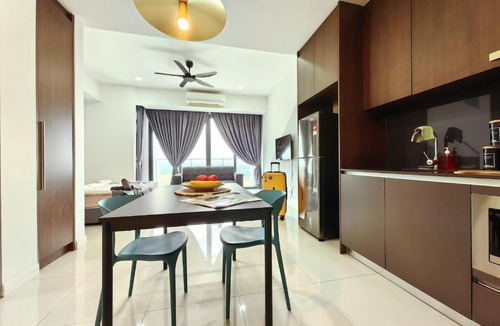 Medini Apartment | Grand Medini Cozy Studio 100mbps Netflix BySTAY