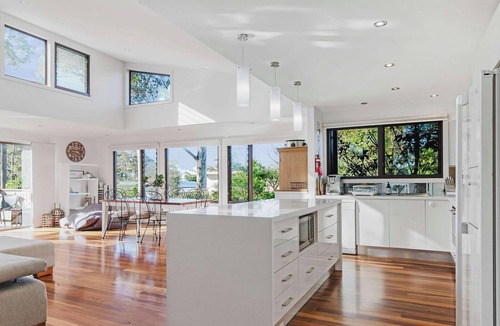 Denhams Beach House | Grays at Denhams Luxury by the beach