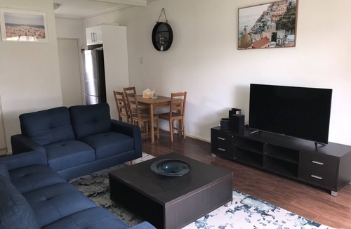 Walkerville Apartment | GREAT/SPACIOUS TWO BEDROOM GROUND FLOOR UNIT ONLY 5 MINUTES FROM THE CITY!