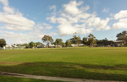 Walkerville Apartment | GREAT/SPACIOUS TWO BEDROOM GROUND FLOOR UNIT ONLY 5 MINUTES FROM THE CITY!