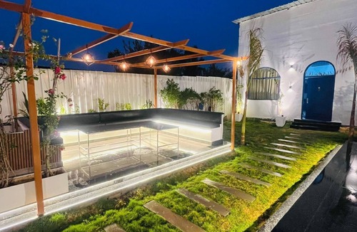 Gurugram Villa | Greek House By Housiify
