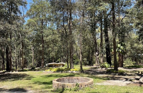 St. Georges Basin House | Green Field Manor is the house located next to St Georges Basin and Huskisson.
