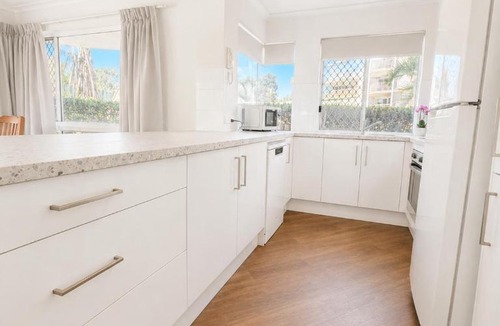 Buddina Apartment | Ground Floor Beachfront Escape, Pool Views,Surfside Resort