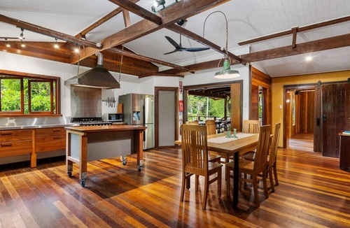 Speewah House | Group Accom | Pool | Spa | Pool Table | Firepit