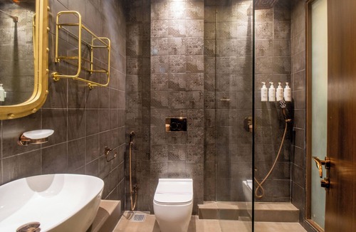 Wellington Pier Hotel | Gulf Hotel Colaba