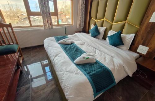 Srinagar Hotel | Gulmarg GS Residency Hotel