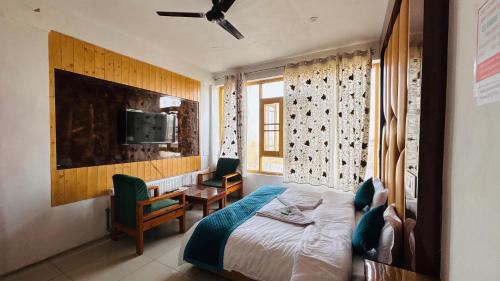Srinagar Hotel | Gulmarg GS Residency Hotel