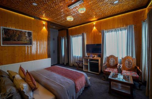 Srinagar Hotel | Gulmarg Woods By Stay Pattern