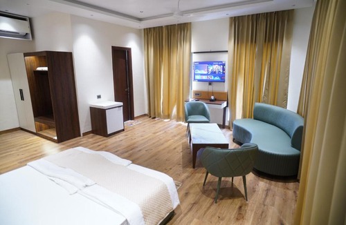 Dhampur Hotel | Gulmohar Palace