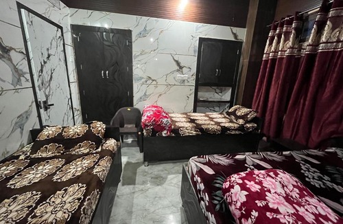 Amritsar Hotel | Guru Nanak Devji Yatri Niwas Just 2 minutes walk to Golden Temple