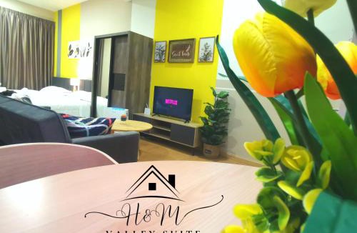Kuantan Apartment | H&M Valley Suite - Pool View