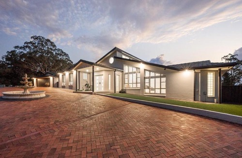 Queanbeyan West Hotel | Hamilton's Queanbeyan Motel