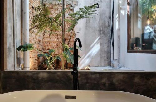 Historic George Town House | Hana House Georgetown 4BR Walkable to Penang Street Art