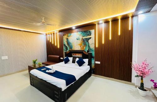 Sainik Farm Hotel | Happy Residency - Near Saket Metro