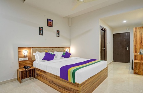 Palm Meadows Hotel | Happy Stays