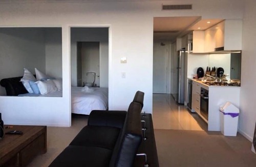 Biggera Waters Apartment | Harbour Town - Mistral (FREE CAR SPACE & WIFI)