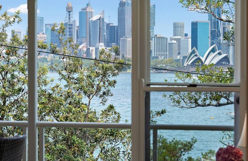 Cremorne Point House | Harbourfront Haven –4BR Retreat with Stunning Views of Sydney’s Iconic Landmarks