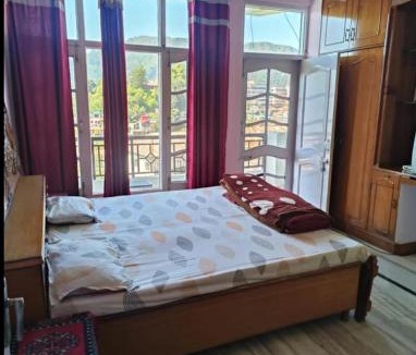 Bajoral Khurd House | Harmony Homestay Couple & Family friendly prime location Easy access to Mall Rd -City view