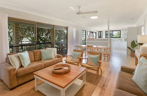 Avoca Beach House | Hear the Waves - Enjoy the Sea Breezes