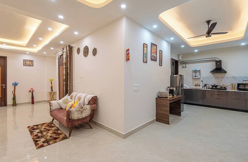 Naraina Apartment | Hello Sunshine - Premium 3 BHK Apartment with Elevator & Balcony View