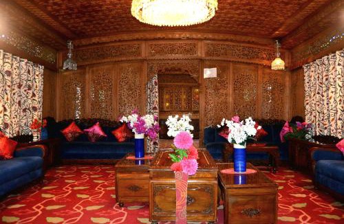 Dal Lake Hotel | Heritage Amina Group Of Houseboats