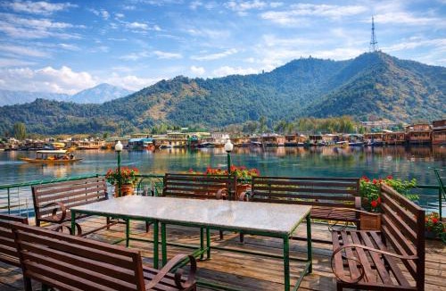 Dal Lake Hotel | Heritage Amina Group Of Houseboats