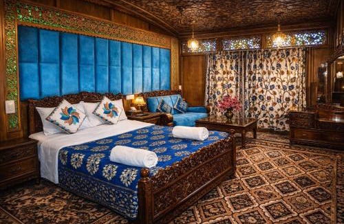 Dal Lake Hotel | Heritage Amina Group Of Houseboats