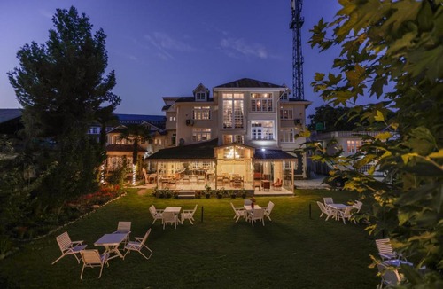 Rajbagh Hotel | Heritage Bungaow