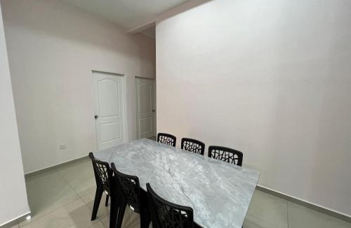 Taman Abu Zarim Villa | Heza Twin 1&2 - Karaoke, Pool & BBQ