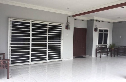 Taman Abu Zarim Villa | Heza Villa - 6 Rooms Private Event Bungalow