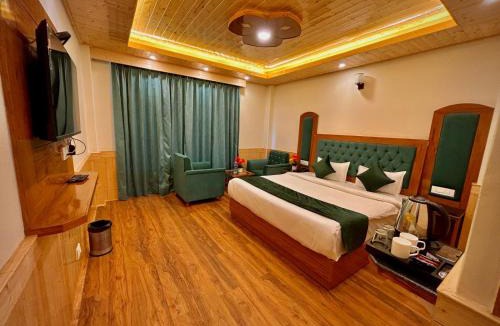 Old Manali Hotel | Hidden Heaven Waterfall view