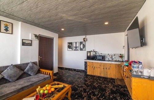 Suwakholi Hotel | Highlanders Cafe Stay