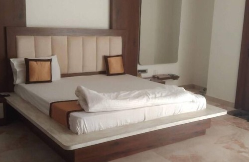 Tonk Hotel | Highway in hotel