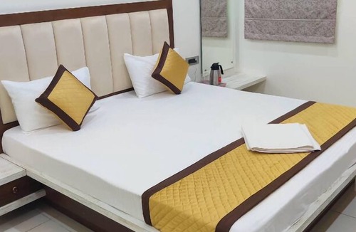 Tonk Hotel | Highway in hotel